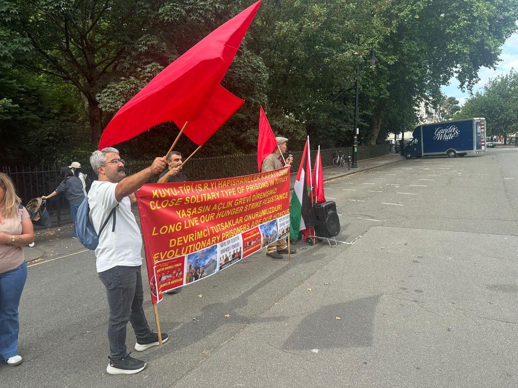 Solidarity rally for hungerstrike in London