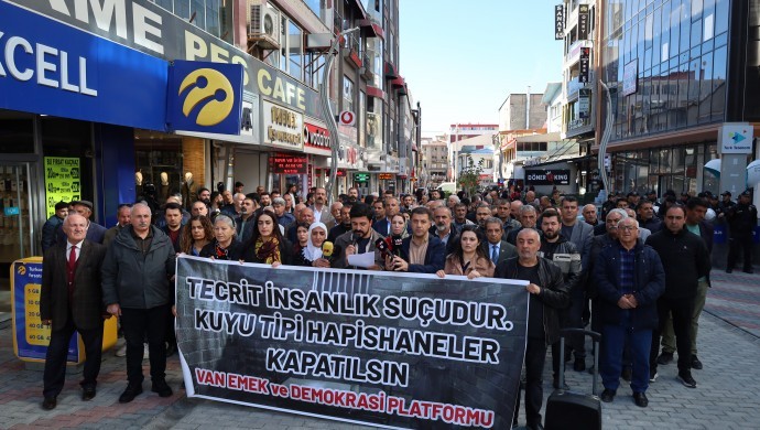 Protest against pit-type prisons in Kurdish city Wan