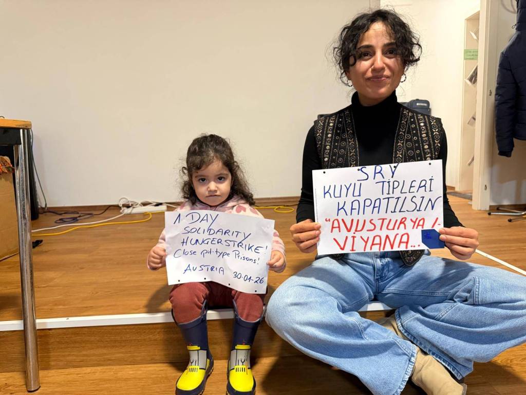 Solidarity Chain for Prisoners in Turkey continued in Austria